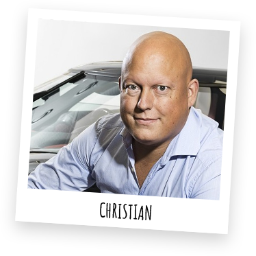 CHRISTIAN ERLAND HARALD VON KOENIGSEGG zakladatel švédské závodní automobilky Koenigsegg  - reakce na kouzelnickou show